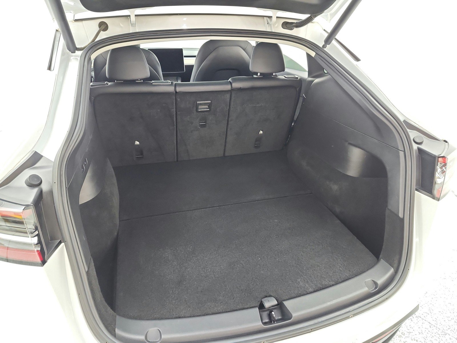Used 2022 Pearl White Multi-Coat Tesla Long Range AWD image 20