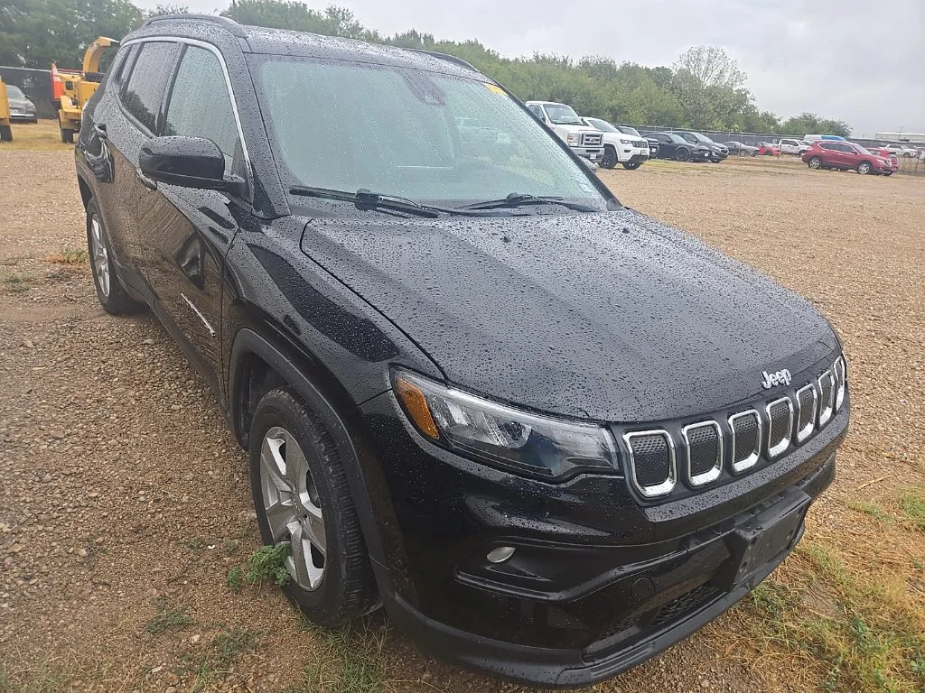 Certified Used 2022 Black Jeep Latitude image 4