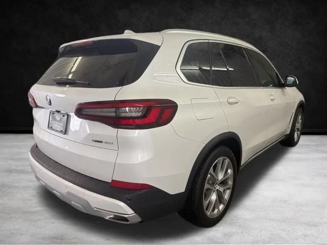 Used 2023 White BMW sDrive40i image 6