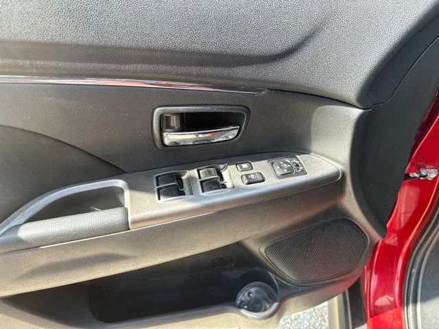 Used 2018 Red Mitsubishi 2.0 ES image 18