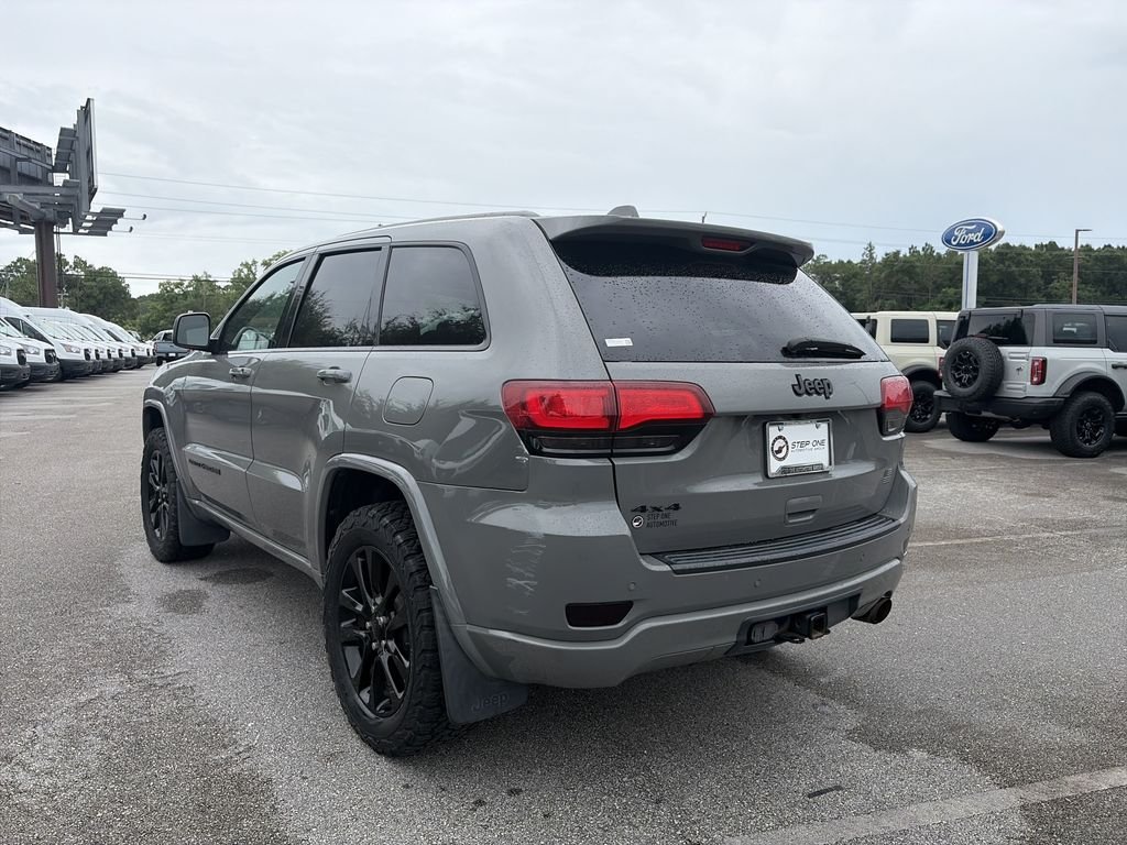 Used 2019 Sting Gray Clearcoat Jeep Altitude image 5