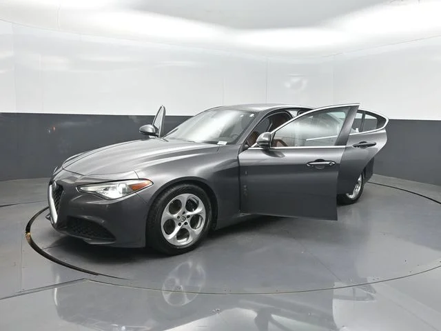 Used 2019 Gray Alfa Romeo Base image 38