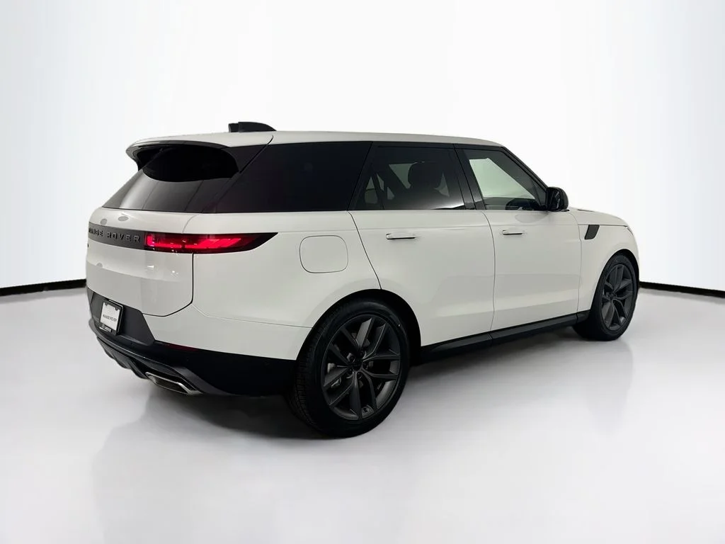 New 2026 Fuji White Land Rover SE image 5