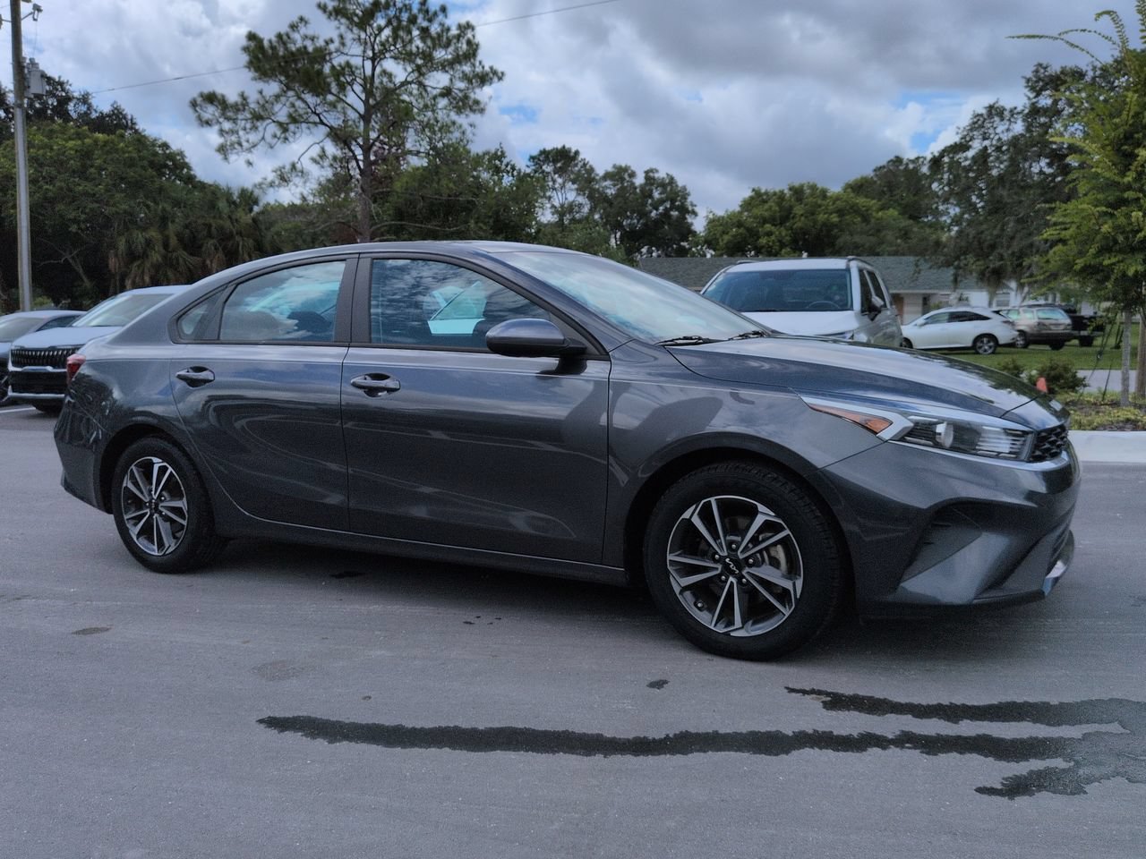 Used 2023 Gravity Gray Kia  image 2