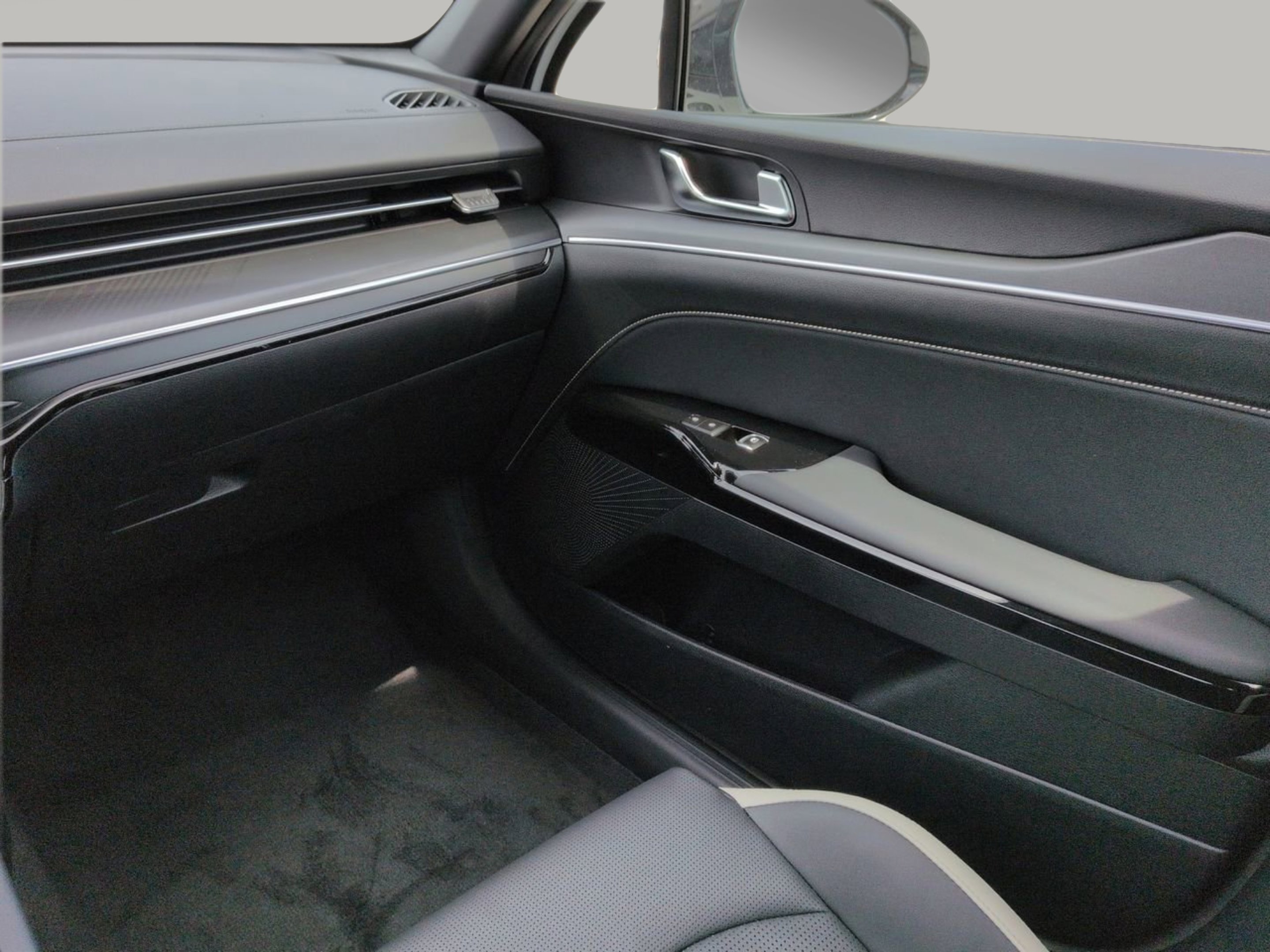 New 2026 Snow White Pearl Kia GT-Line image 12