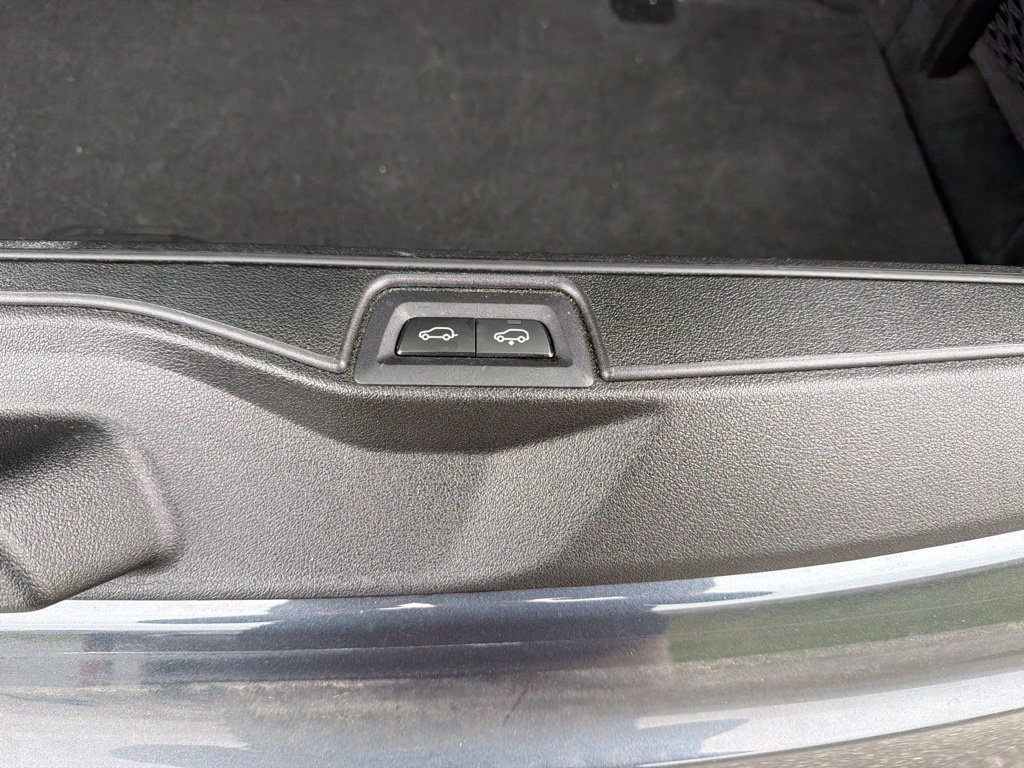 Certified Used 2022 Arctic Gray Metallic BMW xDrive40i image 18