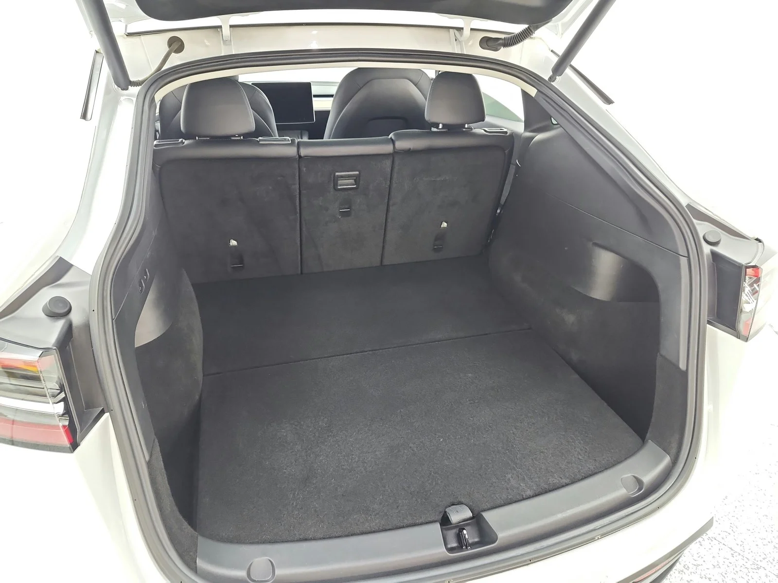 Used 2022 Pearl White Multi-Coat Tesla Long Range AWD image 20