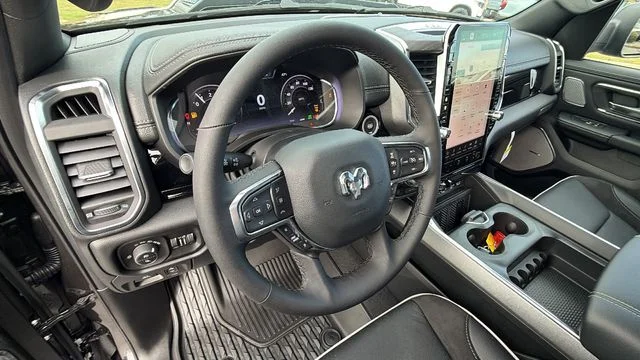 New 2026 Granite Crystal Metallic Clear-Coat Exterior Paint RAM Laramie image 33