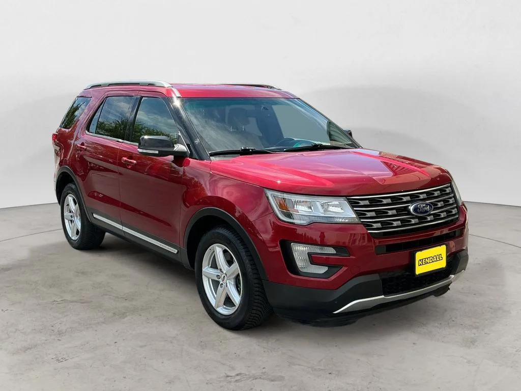 Used 2016 Red Ford XLT image 3