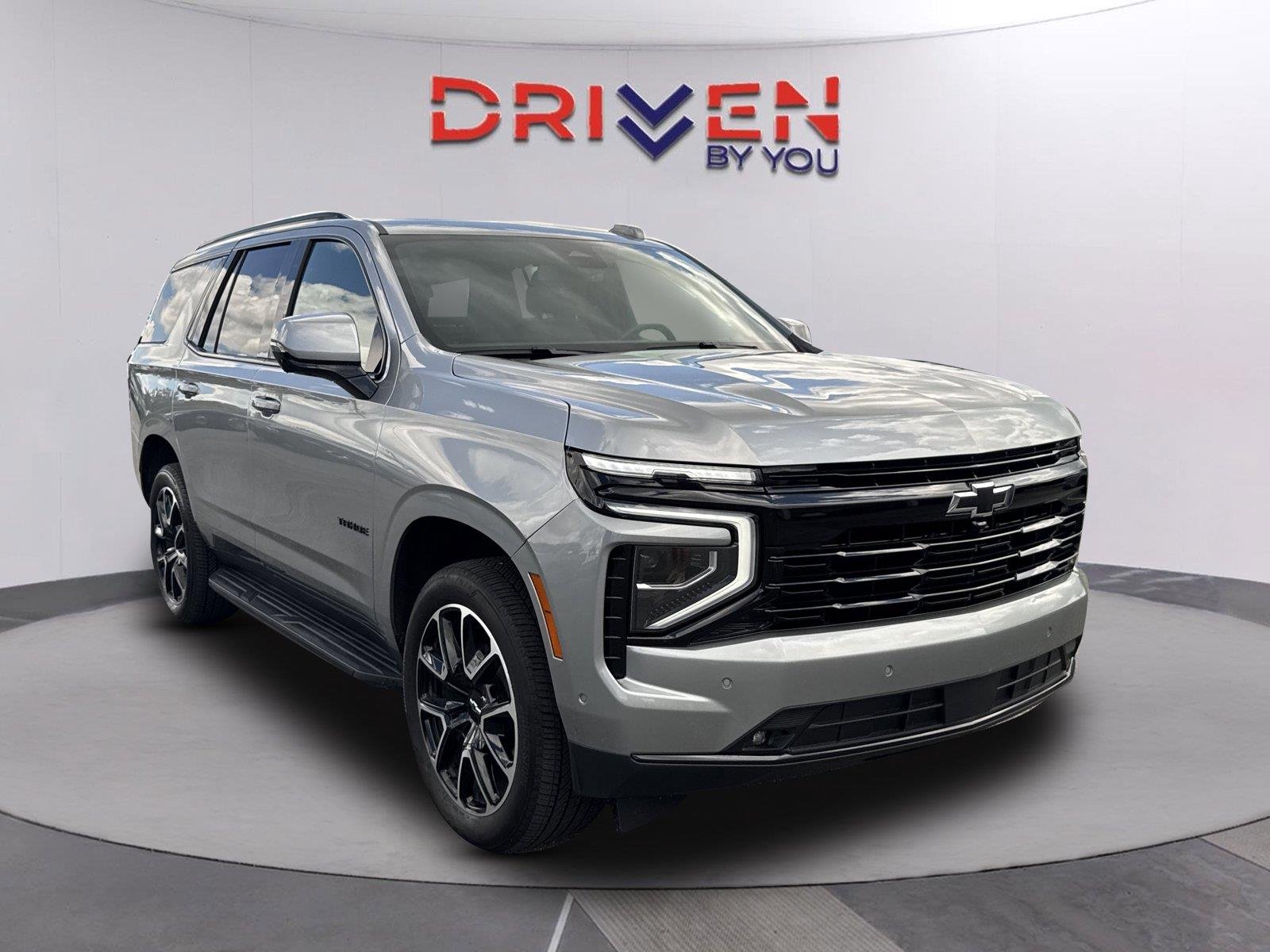 Used 2025 Sterling Gray Metallic Chevrolet RST image 2