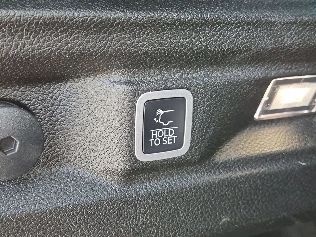 Used 2025 Silver Jeep Limited image 8