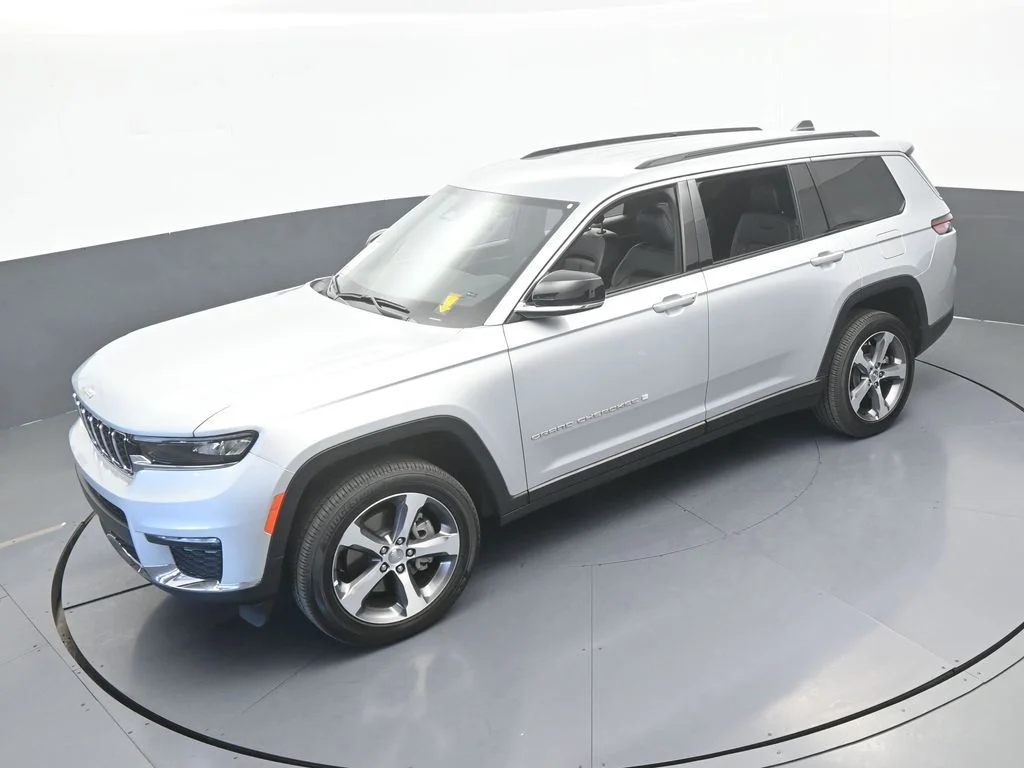 Used 2025 Silver Zynith Jeep Limited image 48
