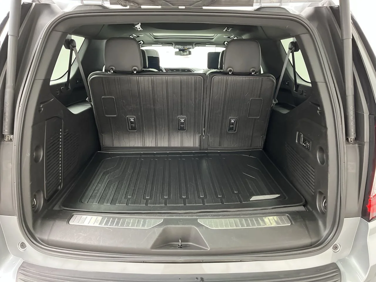 Used 2023 Sterling Metallic GMC Denali image 3