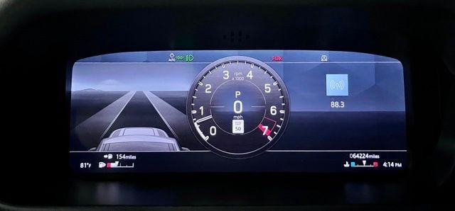 Used 2020 White Land Rover SE image 25