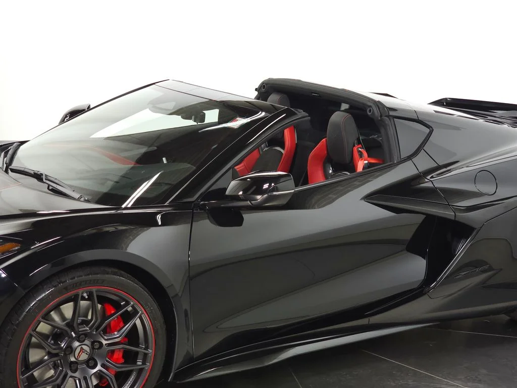 Used 2025 Black Chevrolet Z06 image 17