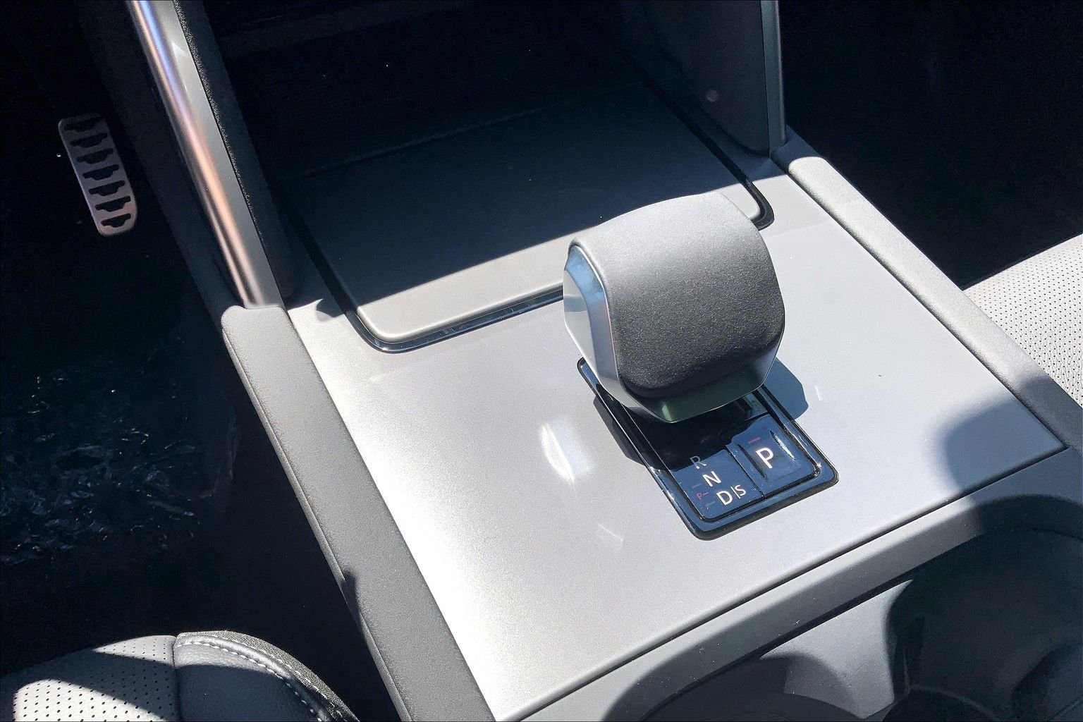New 2026 Fuji White Land Rover Landmark image 7