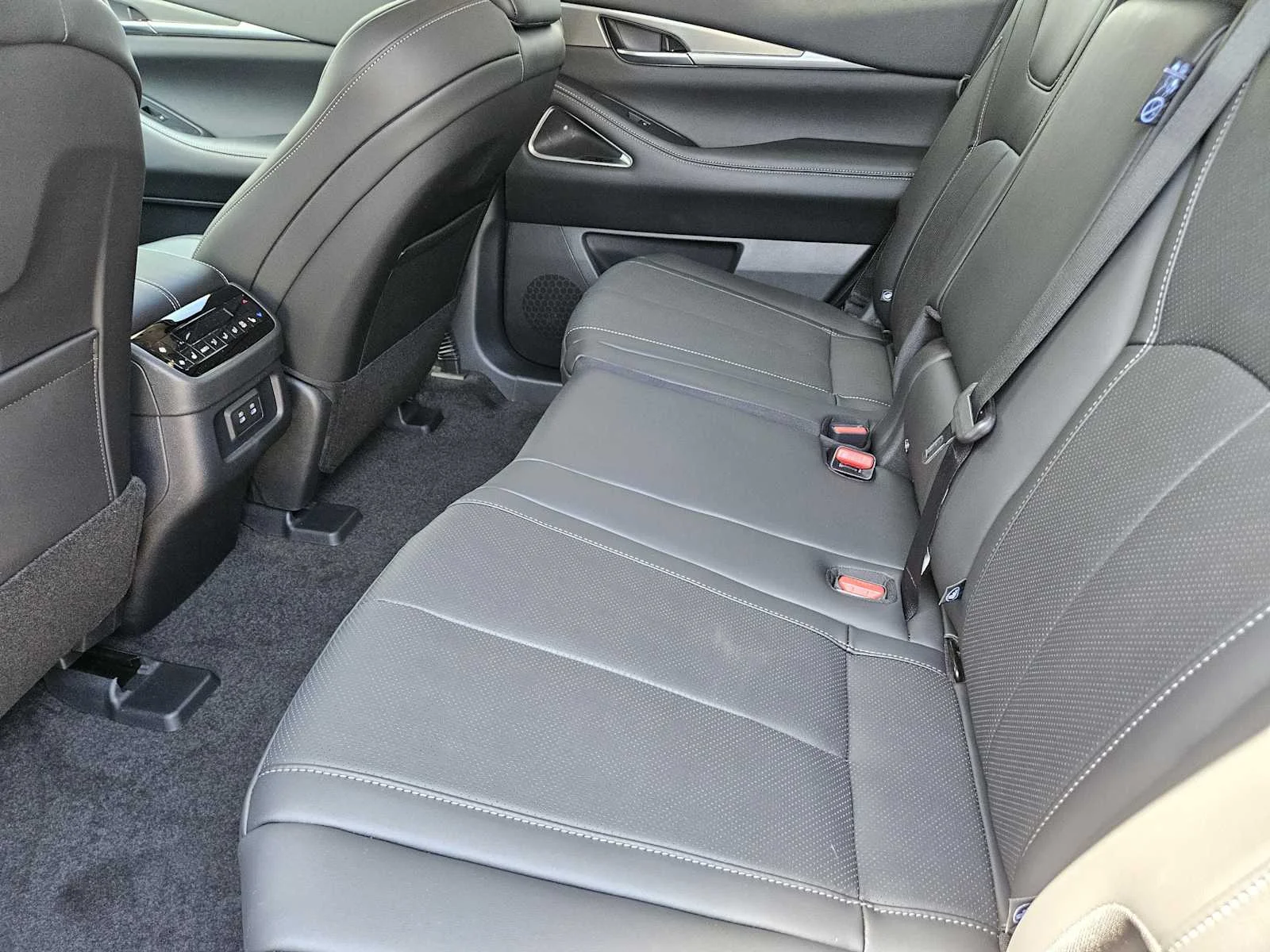 2027 INFINITI QX60 LUXE - Photo 21