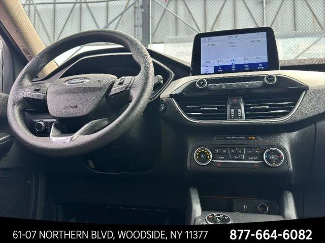 Used 2020 Green Ford SE image 31