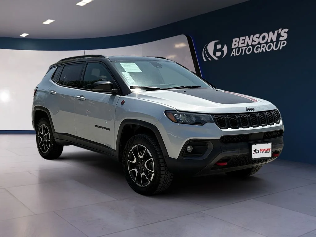 Used 2025 Silver Jeep Trailhawk image 7