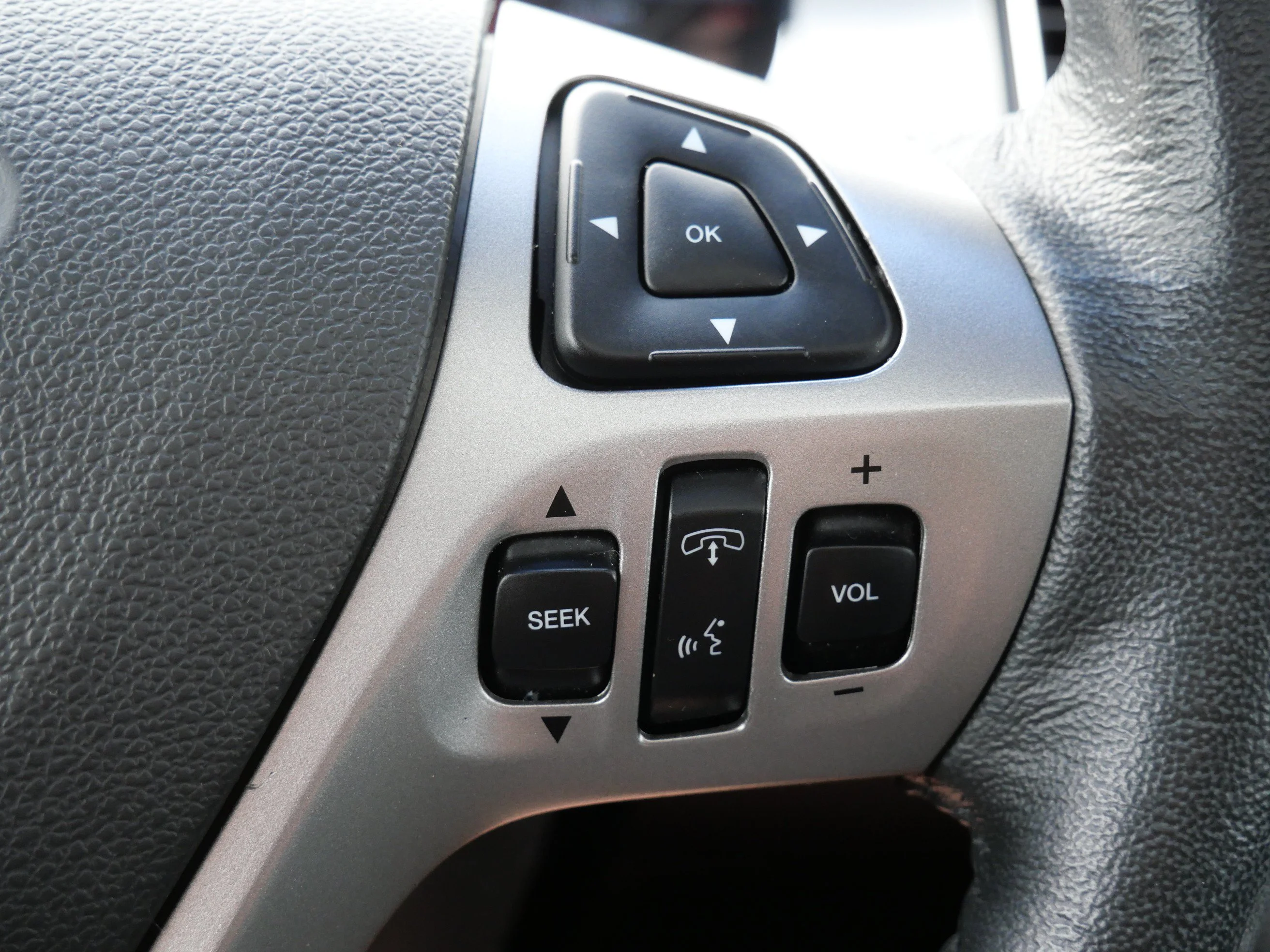 Used 2018 White Platinum Metallic Tri-Coat Ford SEL image 26
