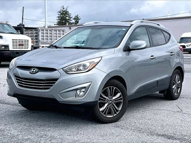 Used 2015 Graphite Gray Met Hyundai SE image 2