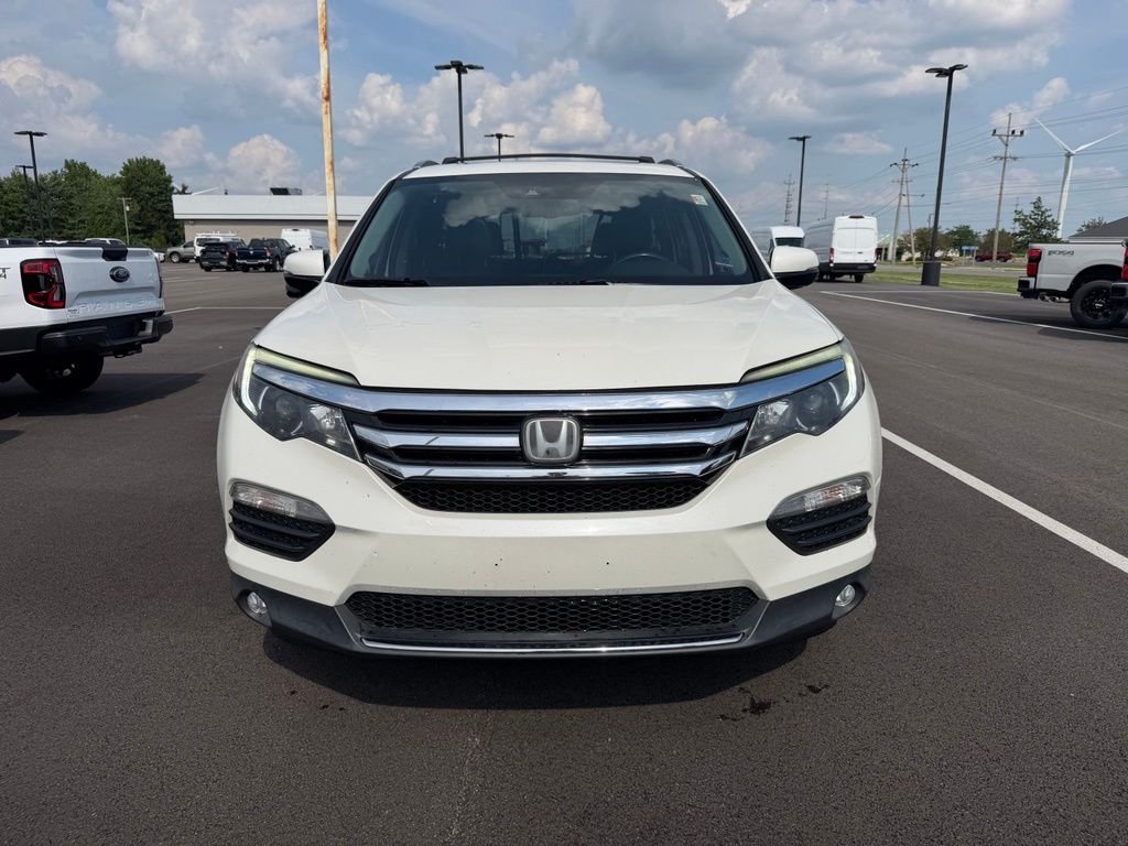 Used 2018 White Honda Touring image 2