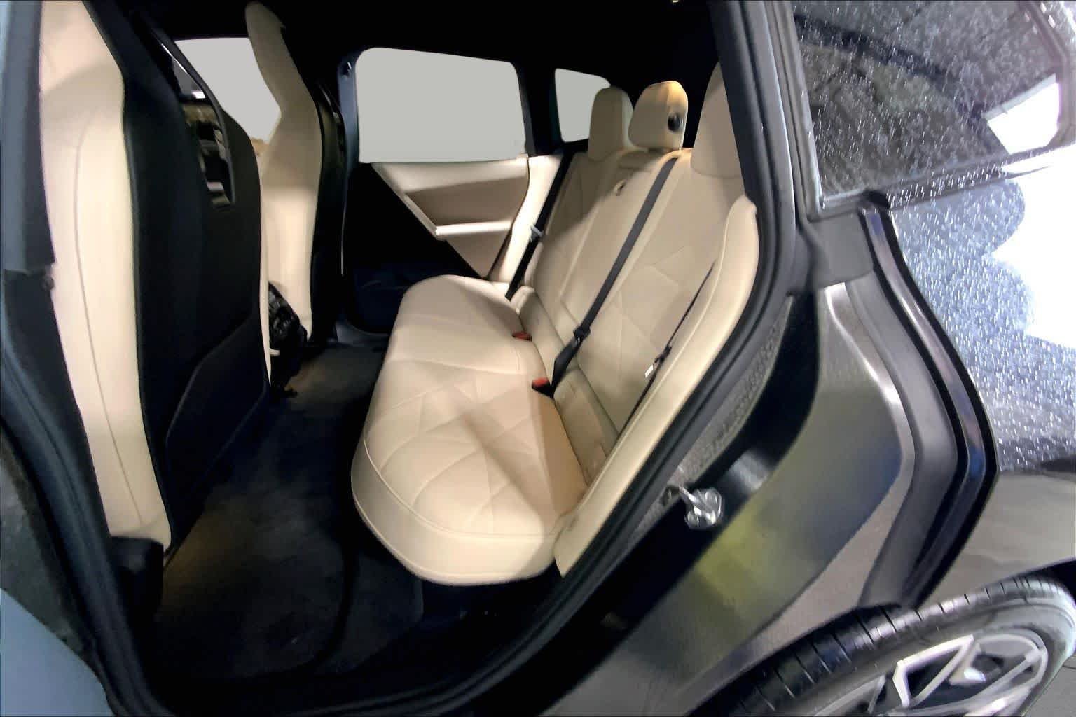 Used 2024 Dark Graphite Metallic BMW xDrive50 image 19