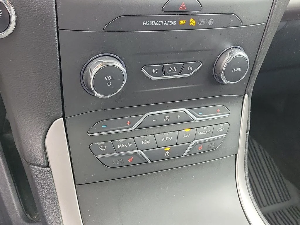 2020 Ford Edge SEL - Photo 16
