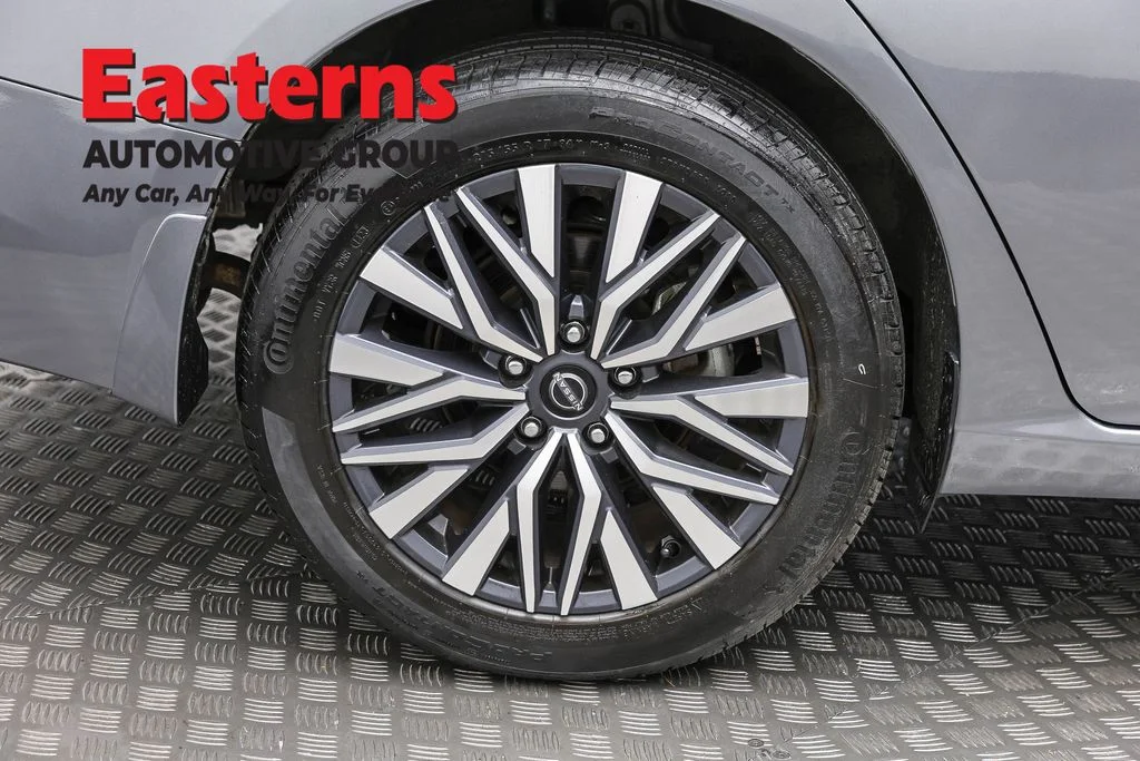Used 2023 Gray Nissan 2.5 SV image 30