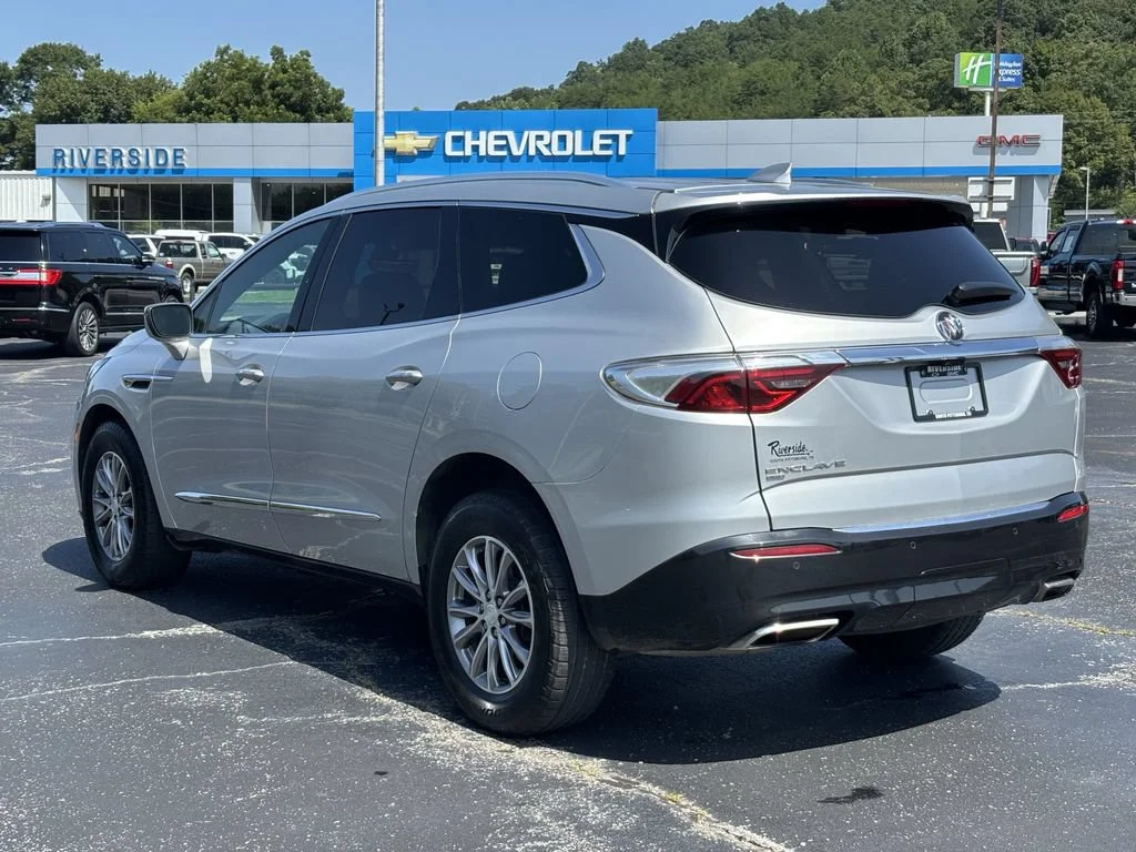 Used 2022 Includes Pitch Dark Night lower exterior accent color.) Buick Premium image 9