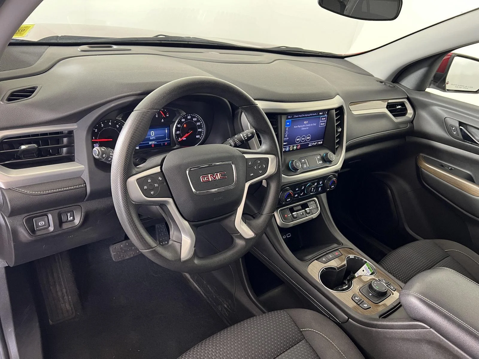 Used 2023 Volcanic Red Tintcoat GMC SLE image 5