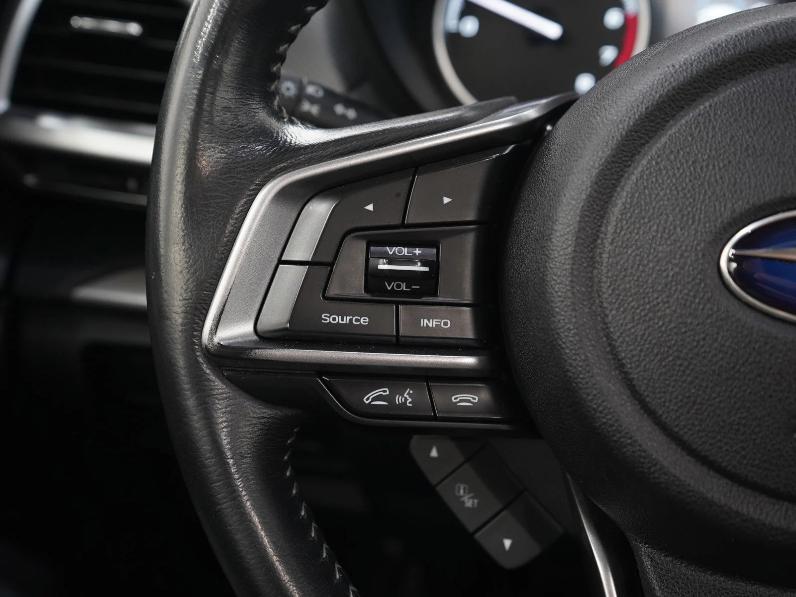 Used 2020 Crystal Black Pearl Subaru Premium image 27