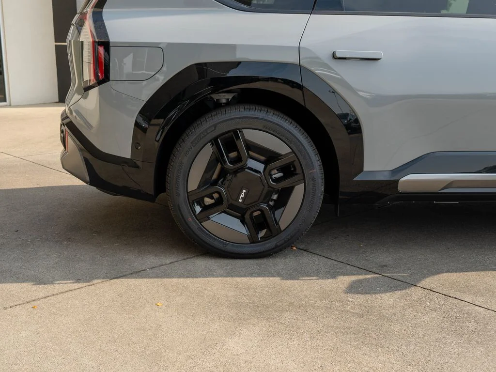 New 2026 Wolf Gray / Black Roof Kia GT-Line AWD image 38