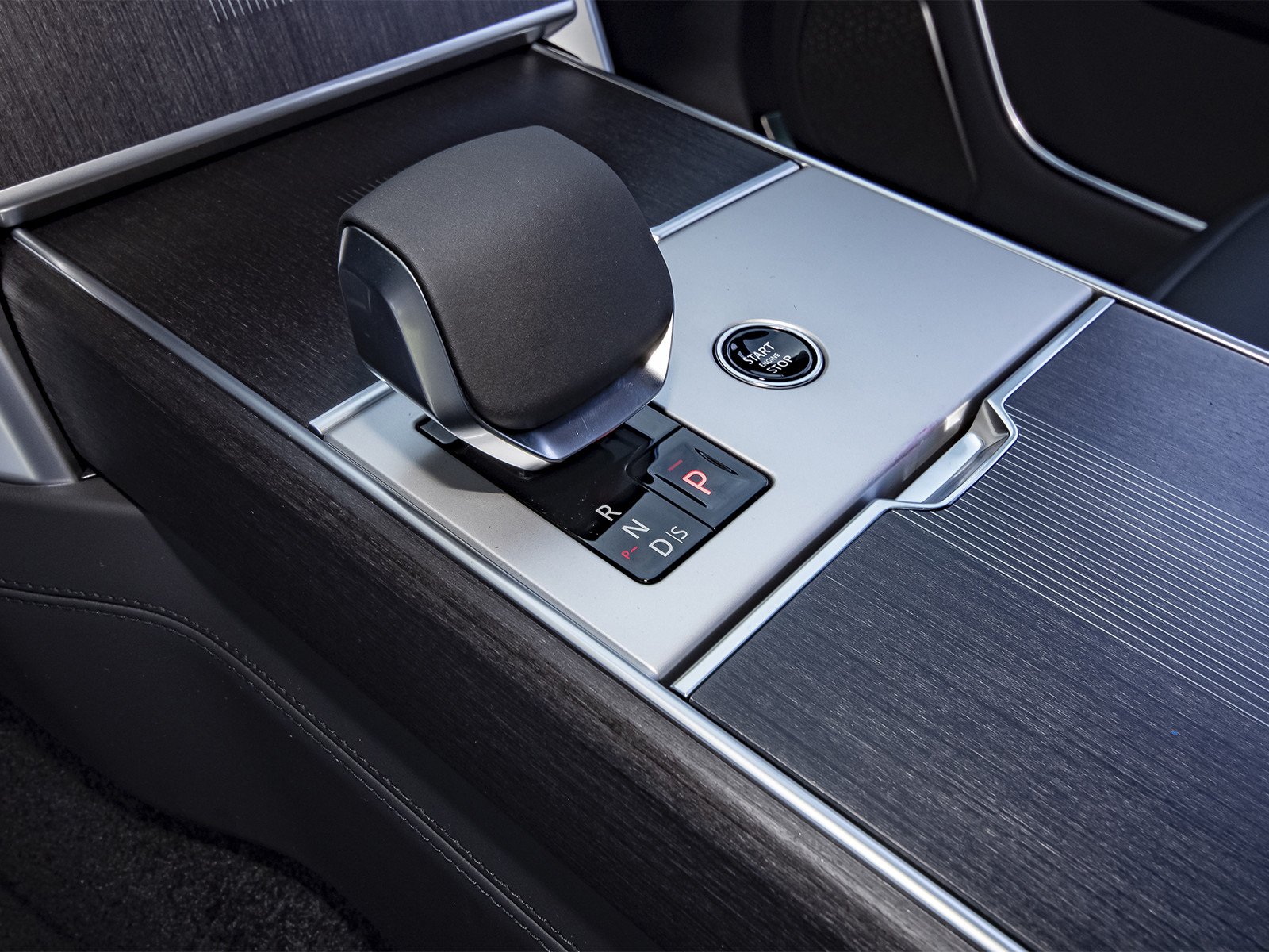 New 2026 Fuji White Land Rover Autobiography image 29