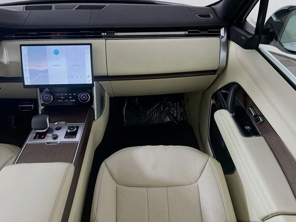 Used 2023 Fuji White Land Rover SE image 25