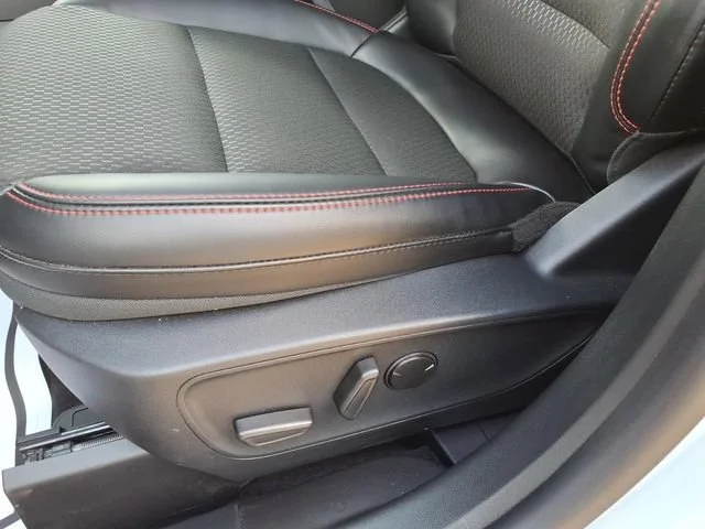 2025 Ford Escape Hybrid ST-Line Select - Photo 17