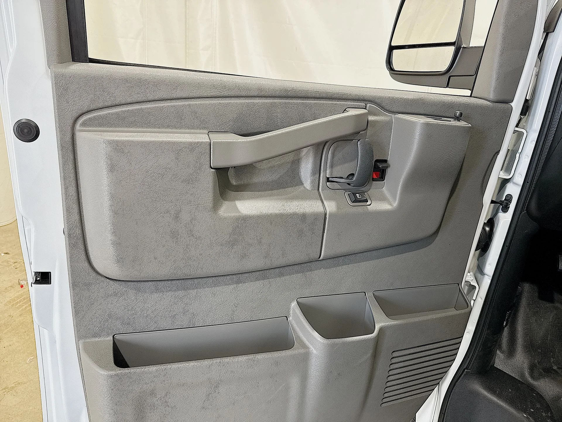 New 2025 Summit White GMC Work Van image 19