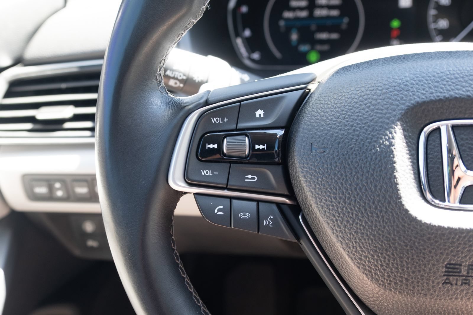 Used 2018  Honda Touring 1.5T image 6