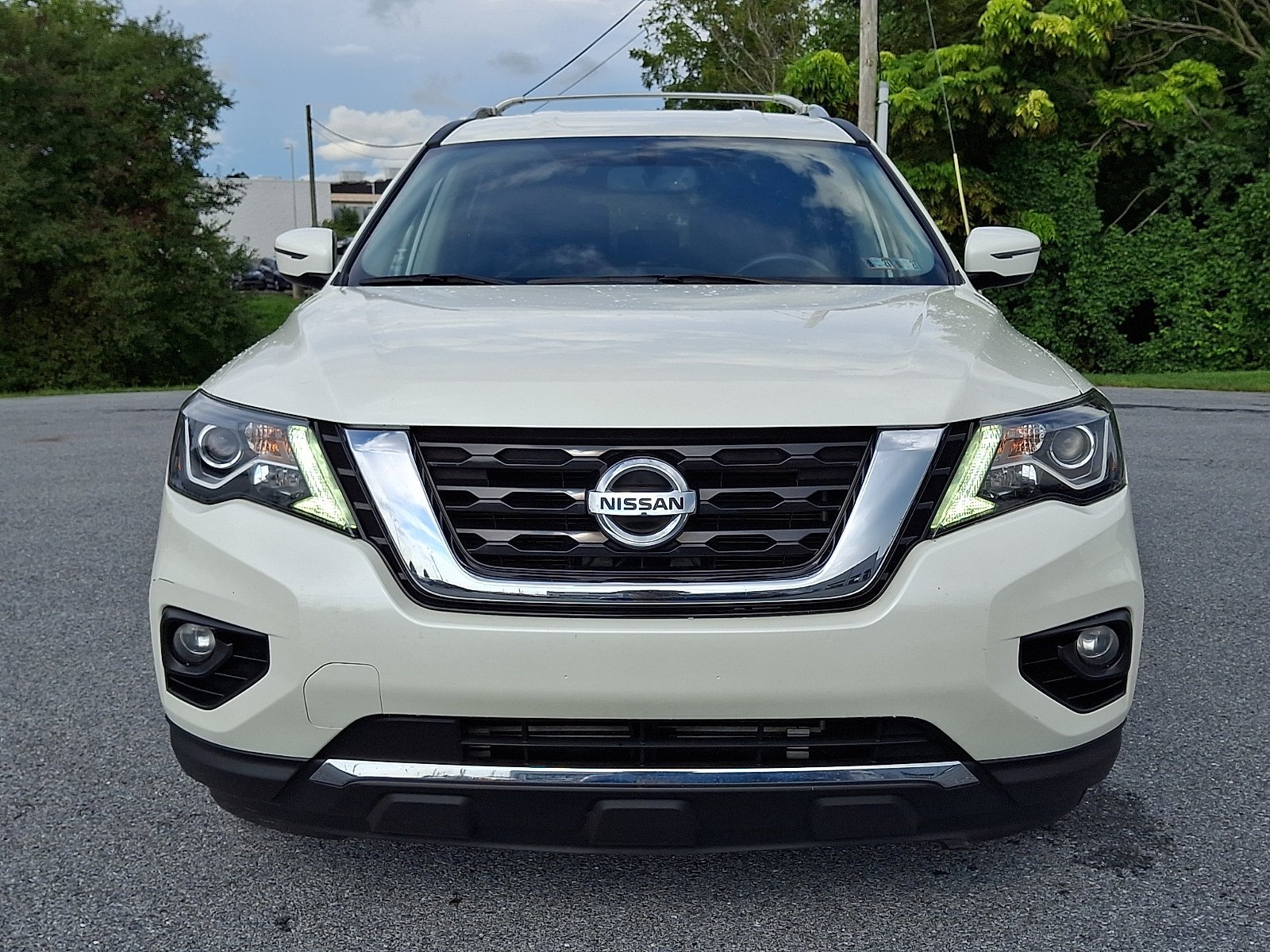 Used 2017 Nissan Pathfinder SV with VIN 5N1DR2MM0HC636231 for sale in East Petersburg, PA