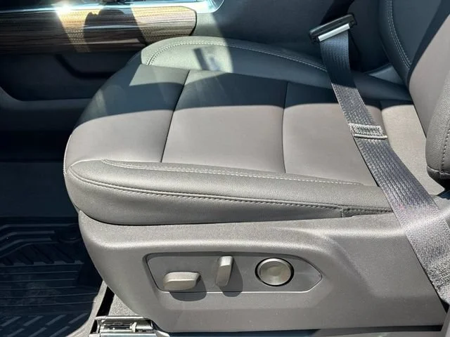 New 2026 Special Exterior Color Chevrolet LT image 10
