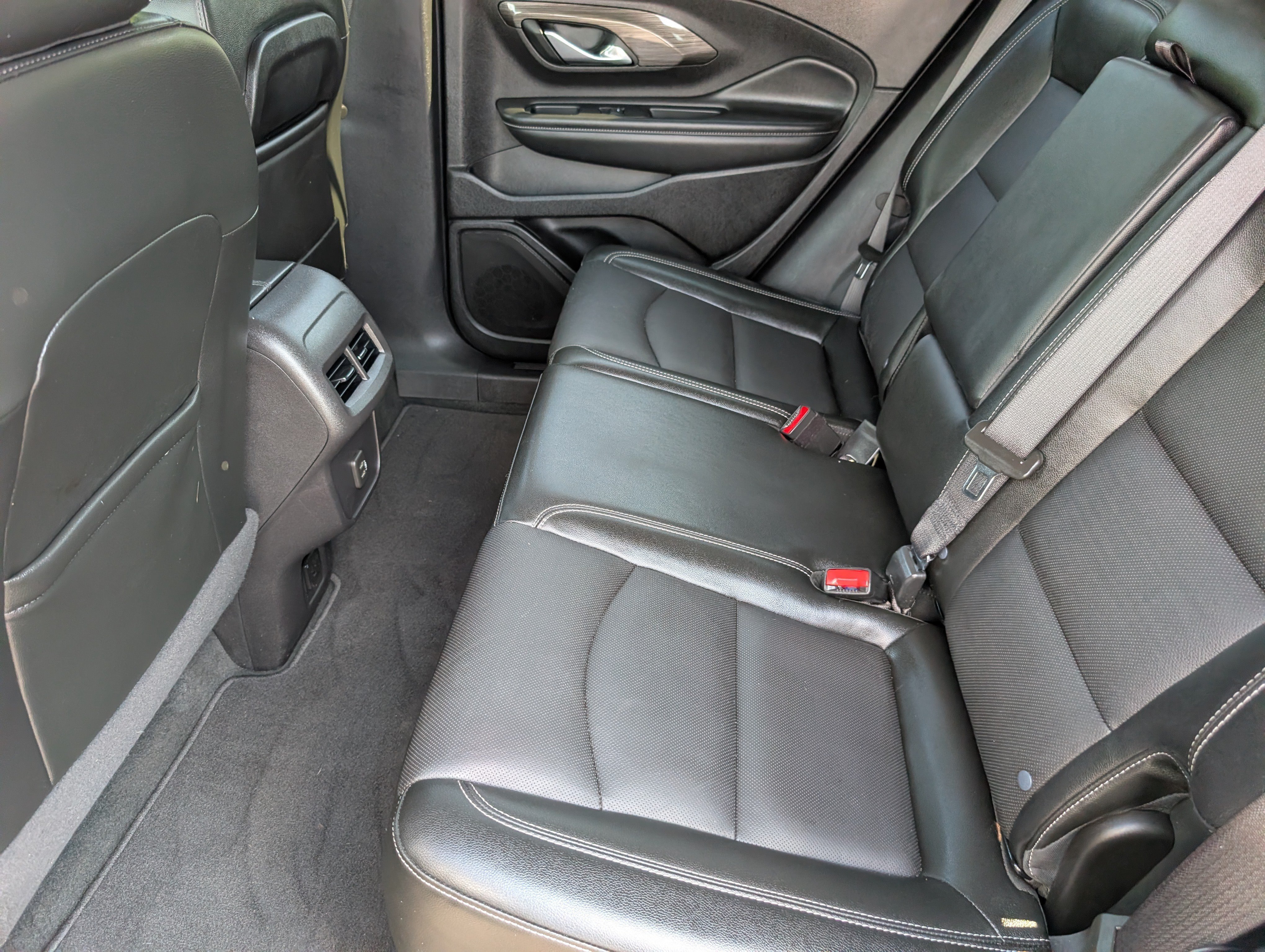 Used 2024 Ebony Twilight Metallic GMC SLT image 10