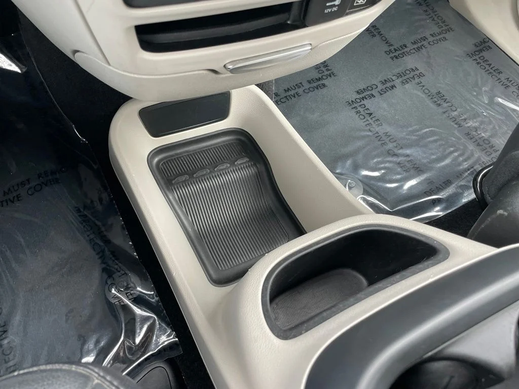 Used 2022 Bright White Clearcoat Chrysler Touring L image 16