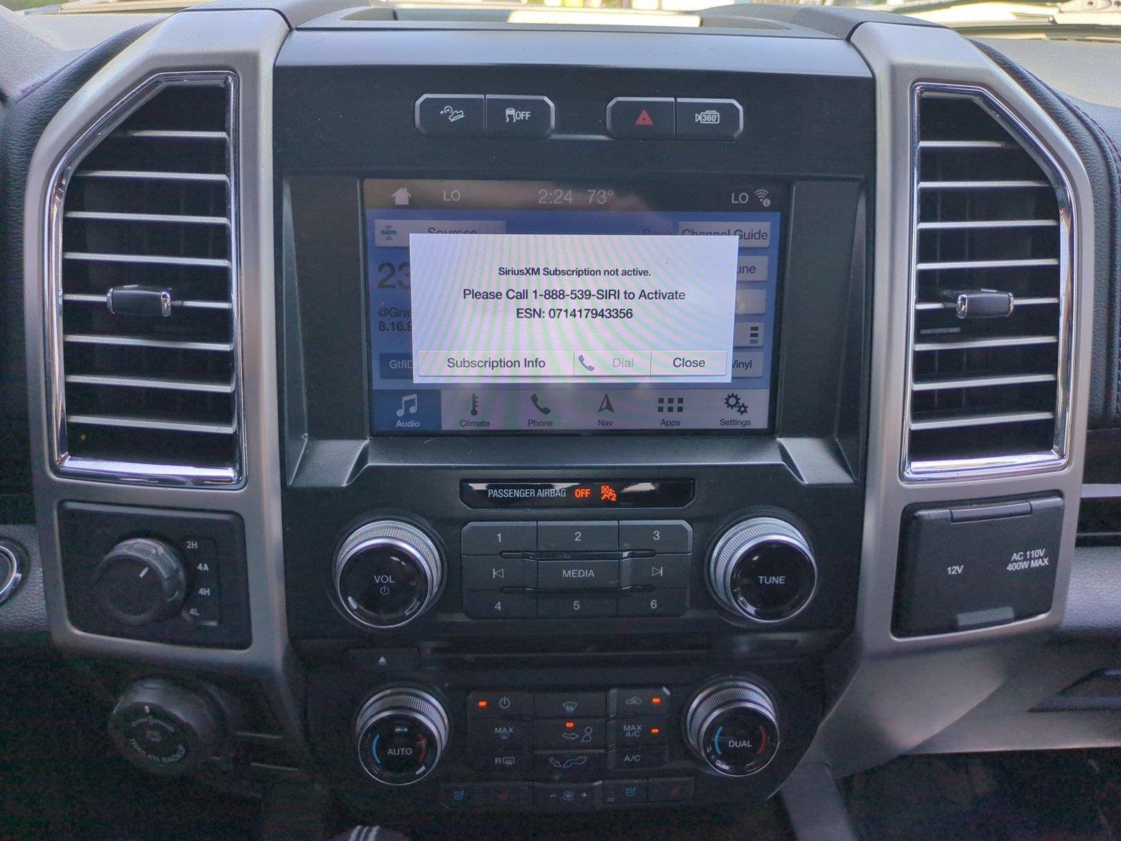 Used 2016 White Platinum Metallic Tri-Coat Ford Platinum image 24