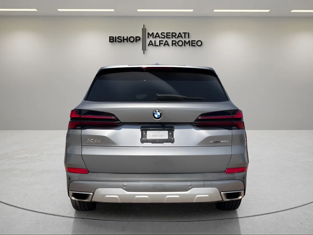 Used 2024 Gray BMW sDrive40i image 4