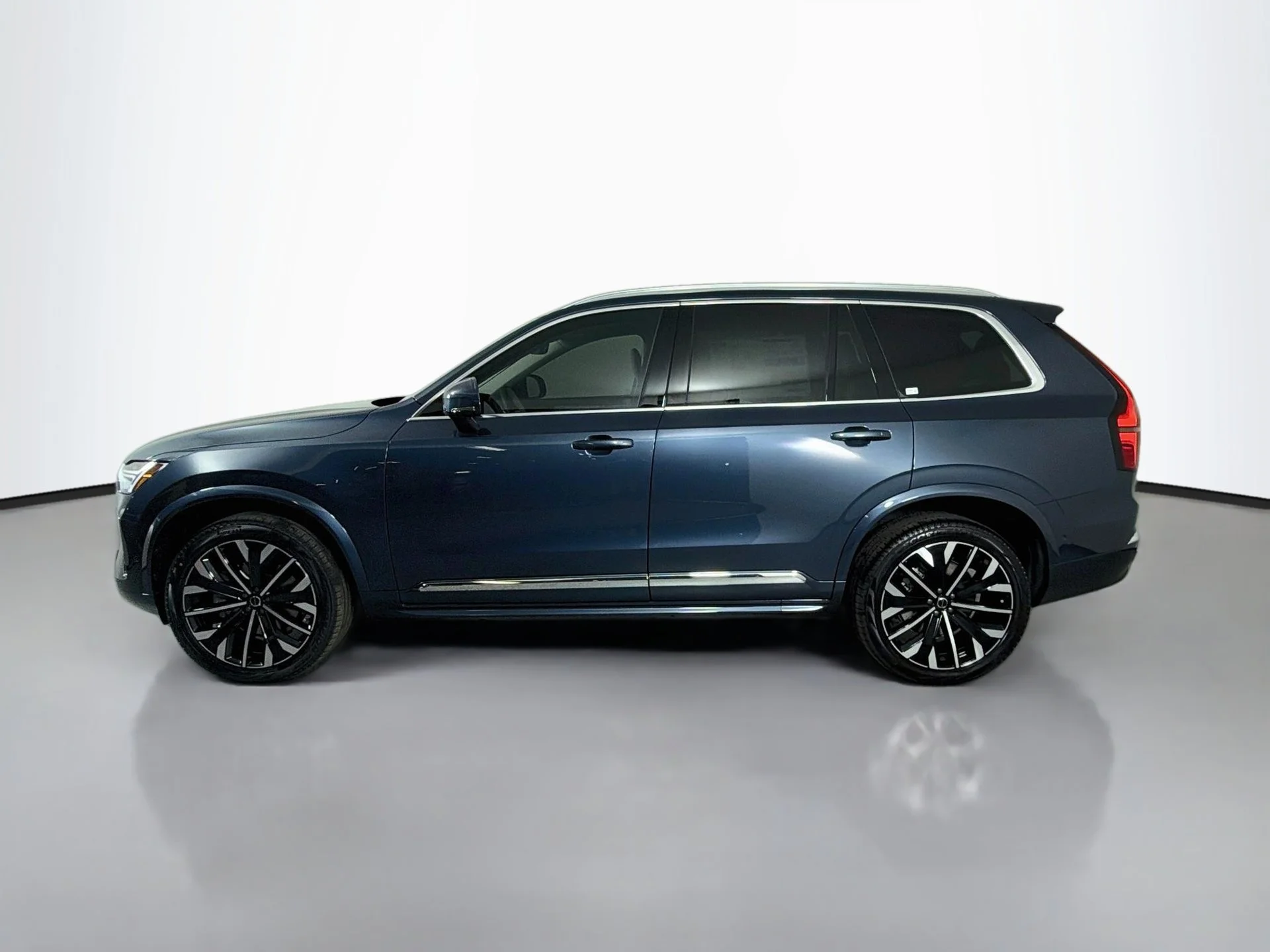 New 2027 Denim Blue Volvo Ultra image 8