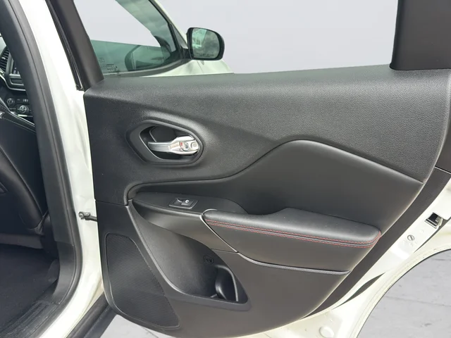 Used 2022 White Jeep Trailhawk image 32
