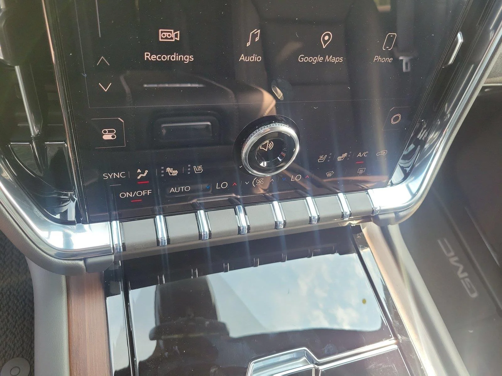 2026 GMC Yukon Denali - Photo 28