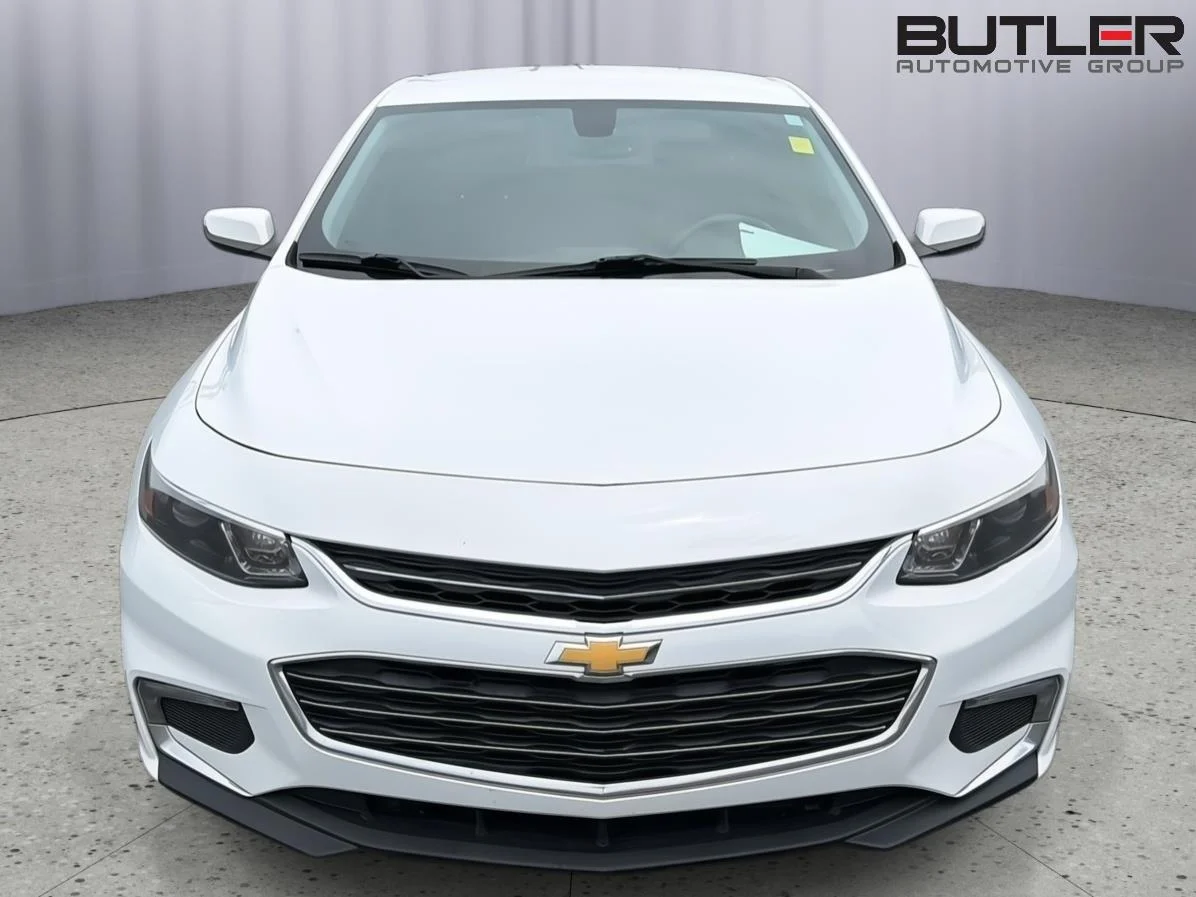 Used 2018 Summit White Chevrolet LT image 9