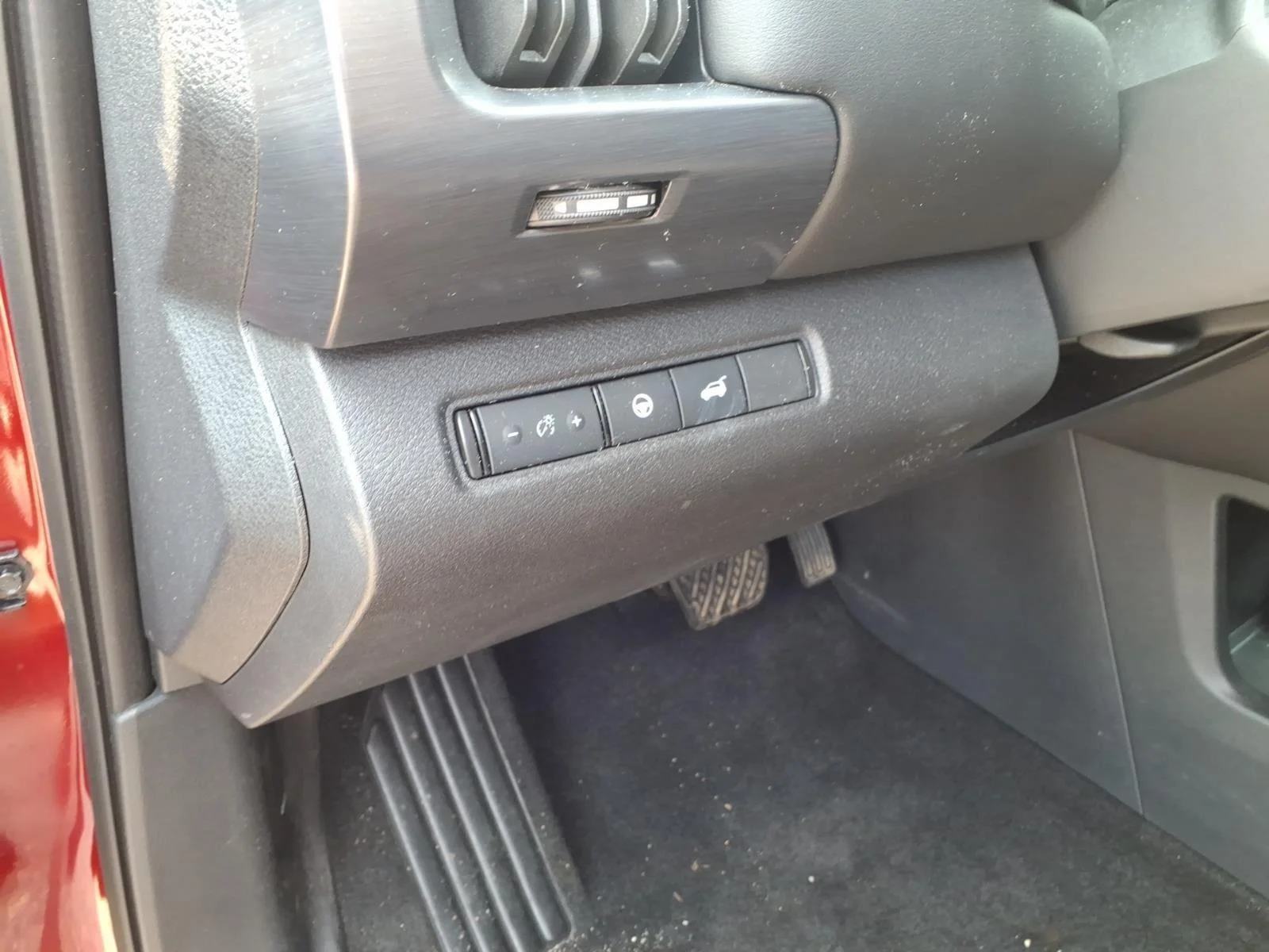 Used 2024 Scarlet Ember Nissan SL image 26