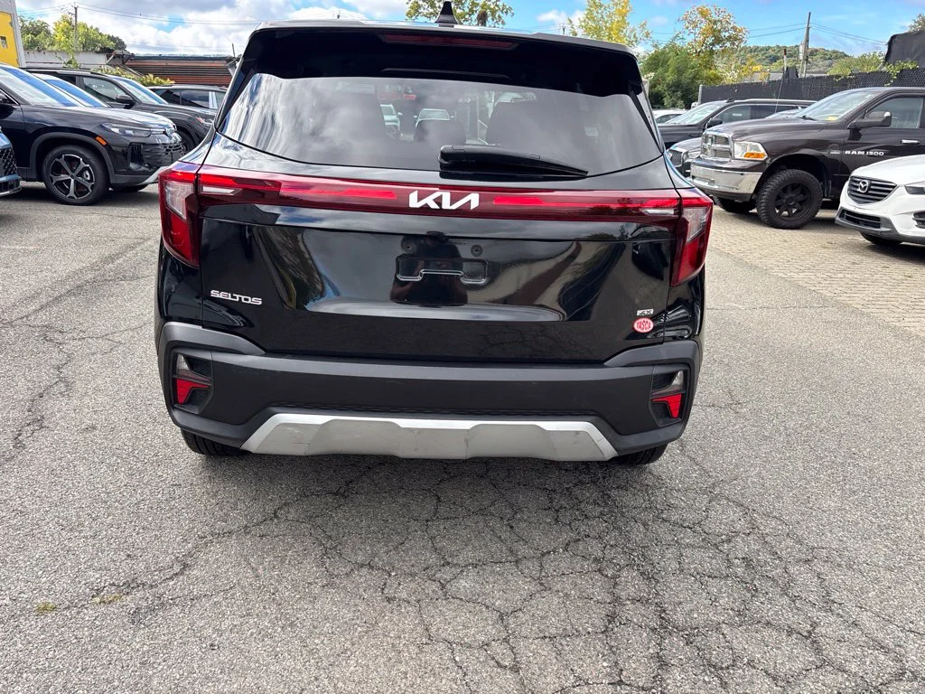Used 2024 Black Kia LX image 5